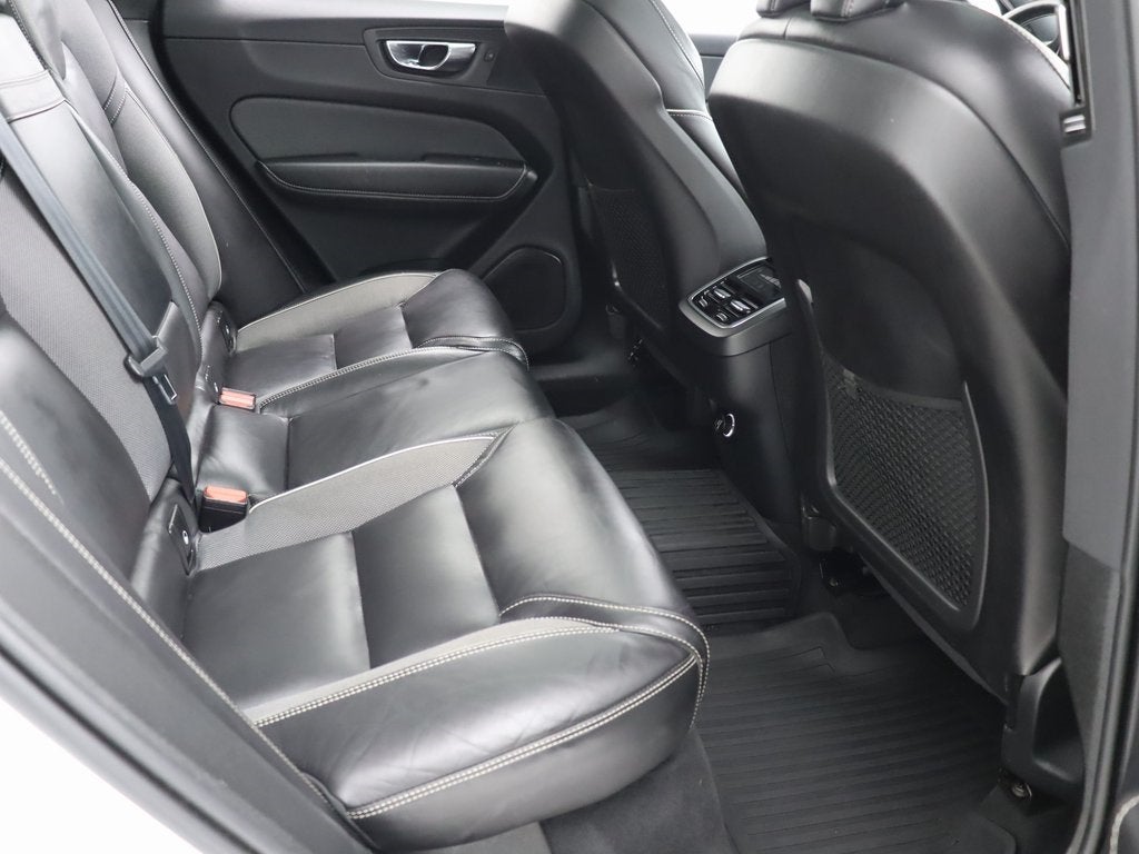 2020 Volvo XC60 T5 R-Design AWD Navigation