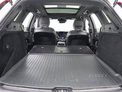 2020 Volvo XC60 T5 R-Design AWD Navigation