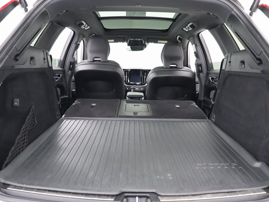 2020 Volvo XC60 T5 R-Design AWD Navigation