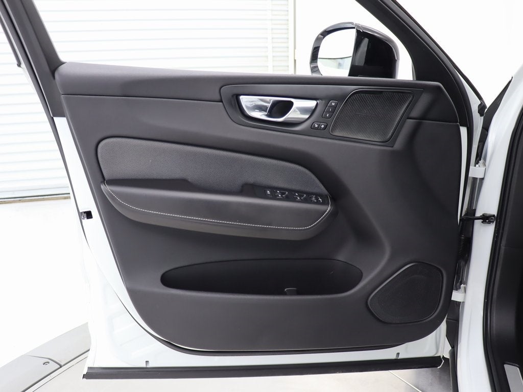 2020 Volvo XC60 T5 R-Design AWD Navigation