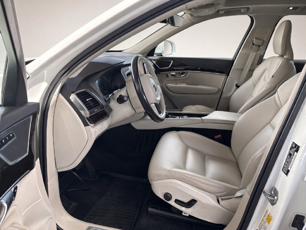 2019 Volvo XC90 T6 Momentum AWD Navigation