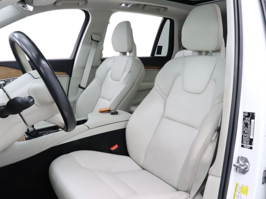 2021 Volvo XC90 T6 Momentum AWD Navigation