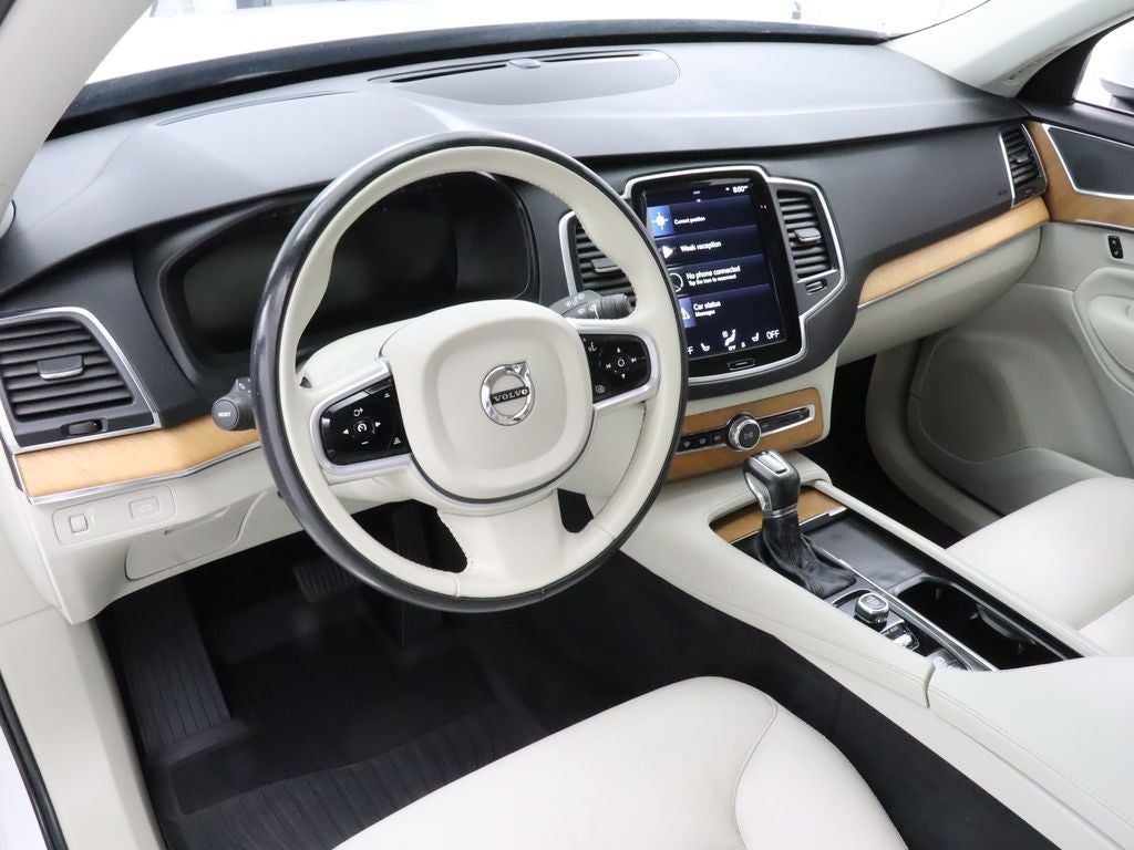 2021 Volvo XC90 T6 Momentum AWD Navigation