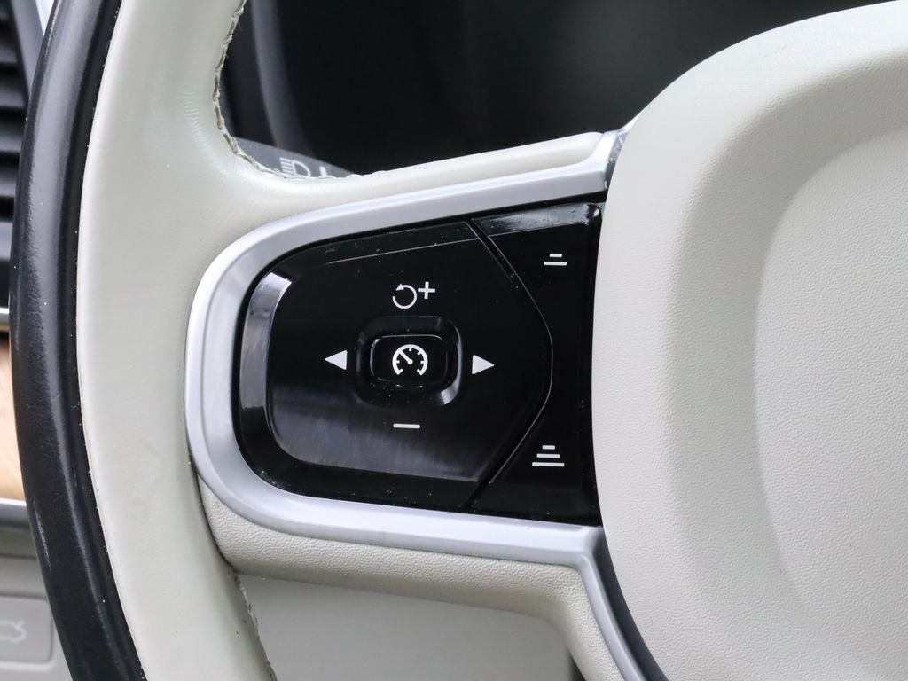 2021 Volvo XC90 T6 Momentum AWD Navigation