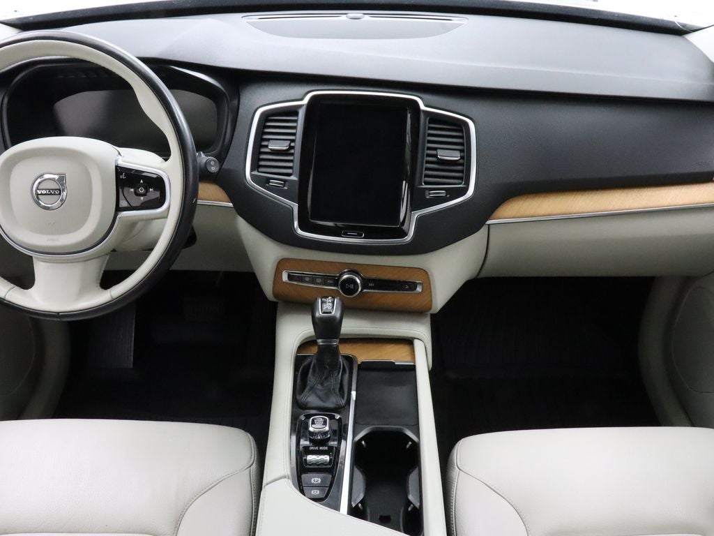 2021 Volvo XC90 T6 Momentum AWD Navigation