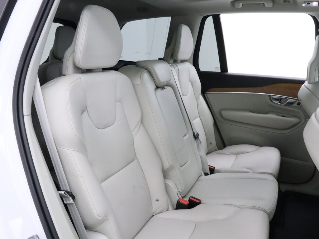 2021 Volvo XC90 T6 Momentum AWD Navigation