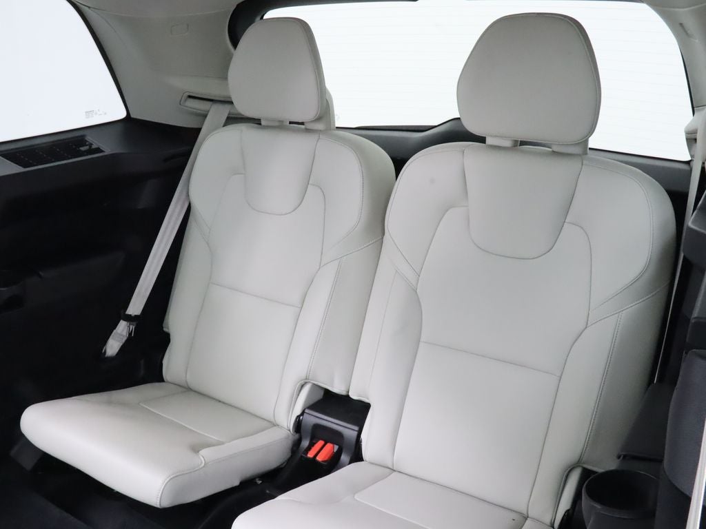 2021 Volvo XC90 T6 Momentum AWD Navigation