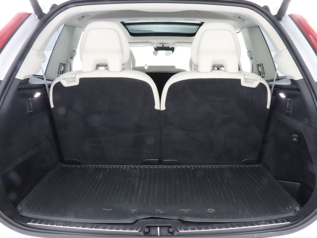 2021 Volvo XC90 T6 Momentum AWD Navigation