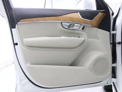 2021 Volvo XC90 T6 Momentum AWD Navigation