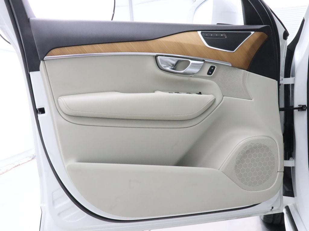 2021 Volvo XC90 T6 Momentum AWD Navigation