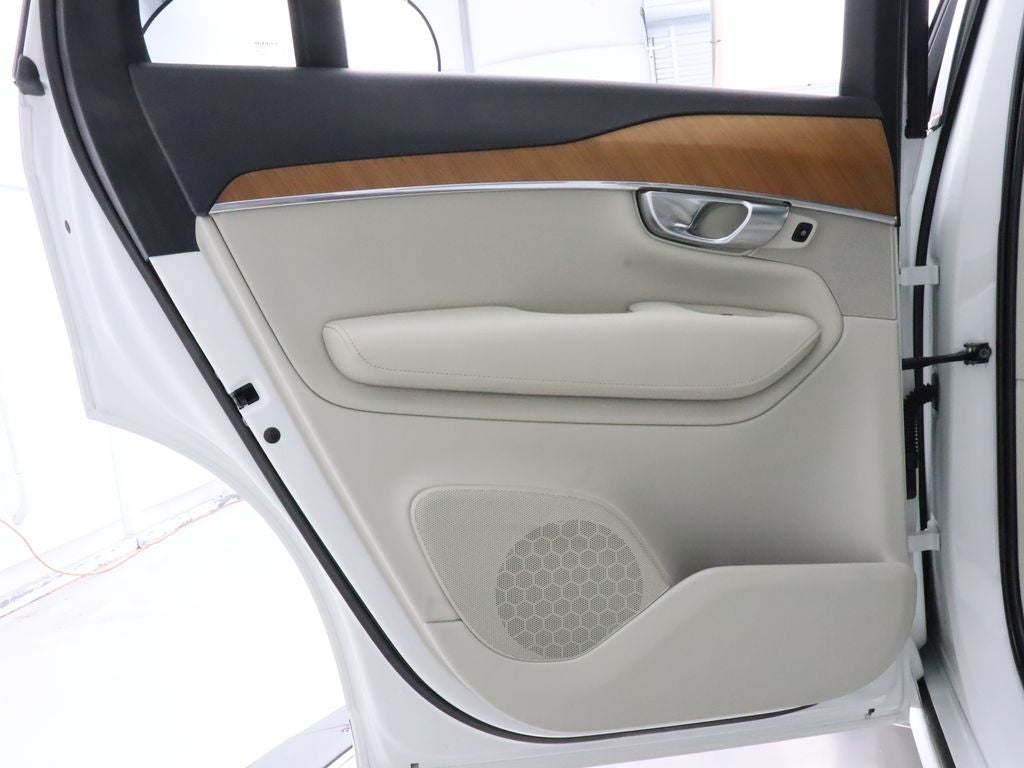 2021 Volvo XC90 T6 Momentum AWD Navigation