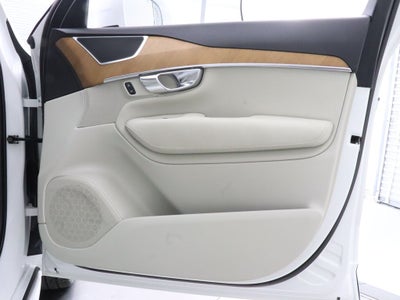 2021 Volvo XC90 T6 Momentum AWD Navigation