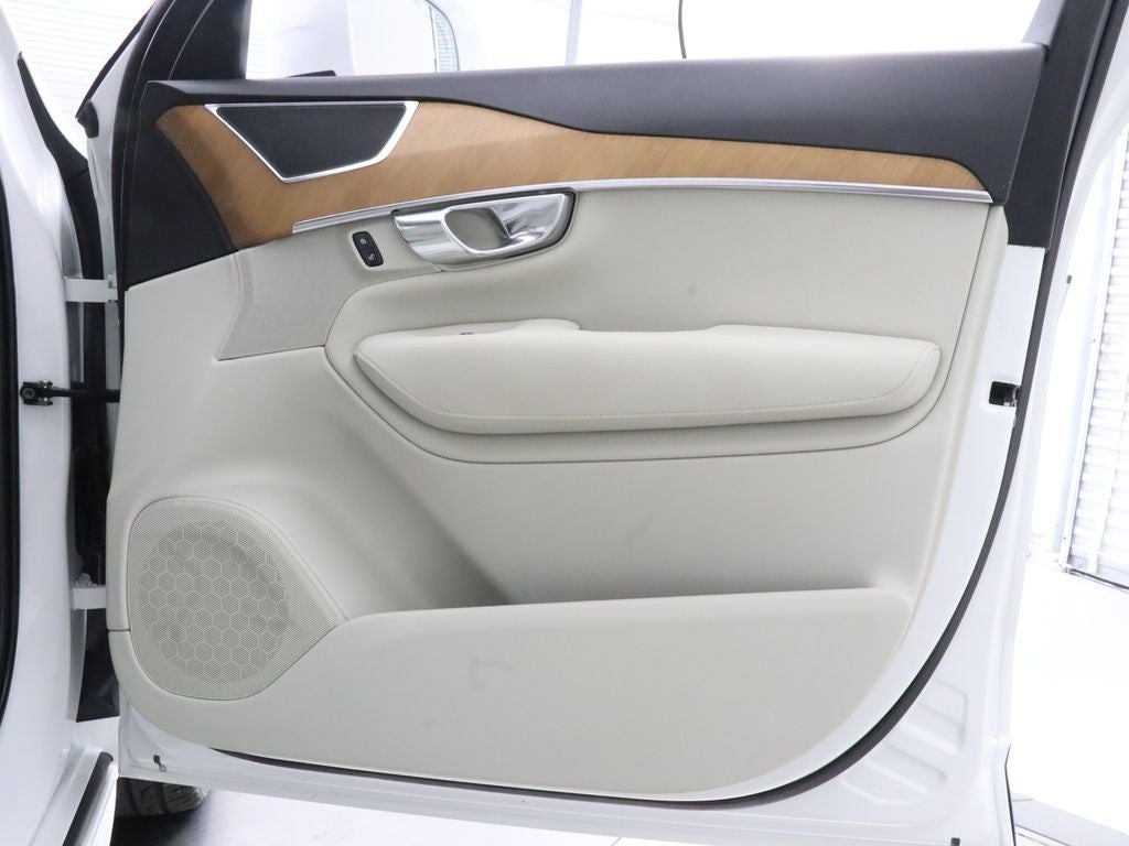 2021 Volvo XC90 T6 Momentum AWD Navigation