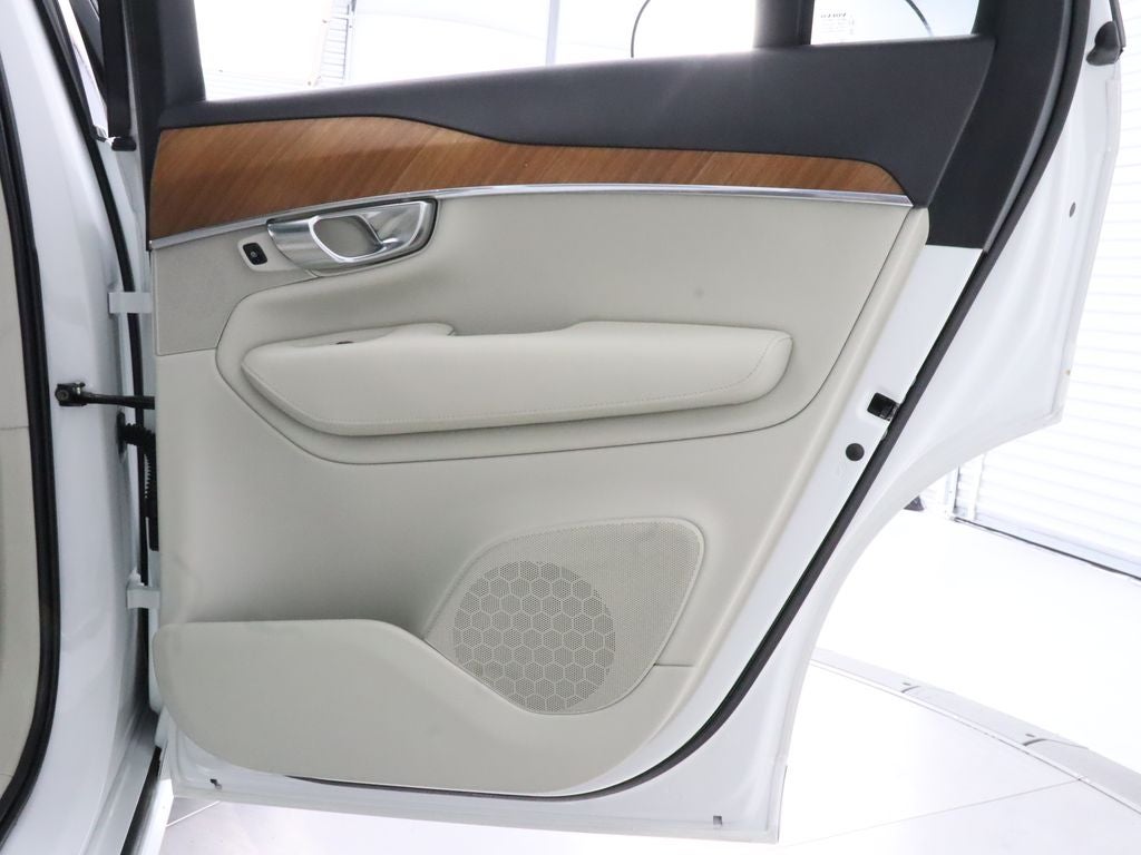 2021 Volvo XC90 T6 Momentum AWD Navigation