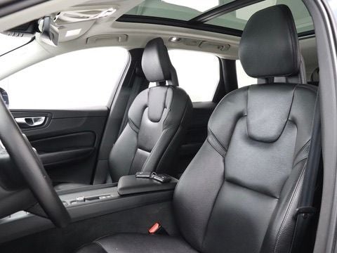 2018 Volvo XC60 T6 Momentum AWD Navigation