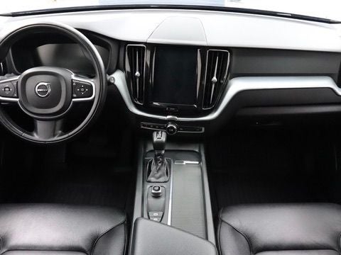 2018 Volvo XC60 T6 Momentum AWD Navigation