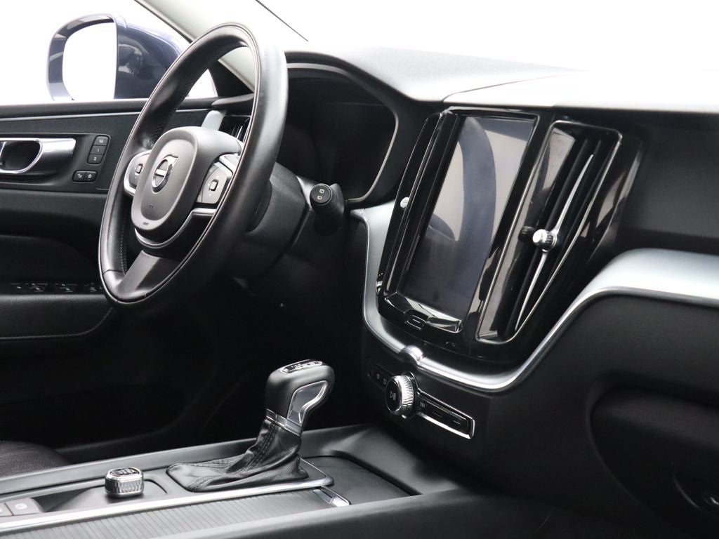 2018 Volvo XC60 T6 Momentum AWD Navigation