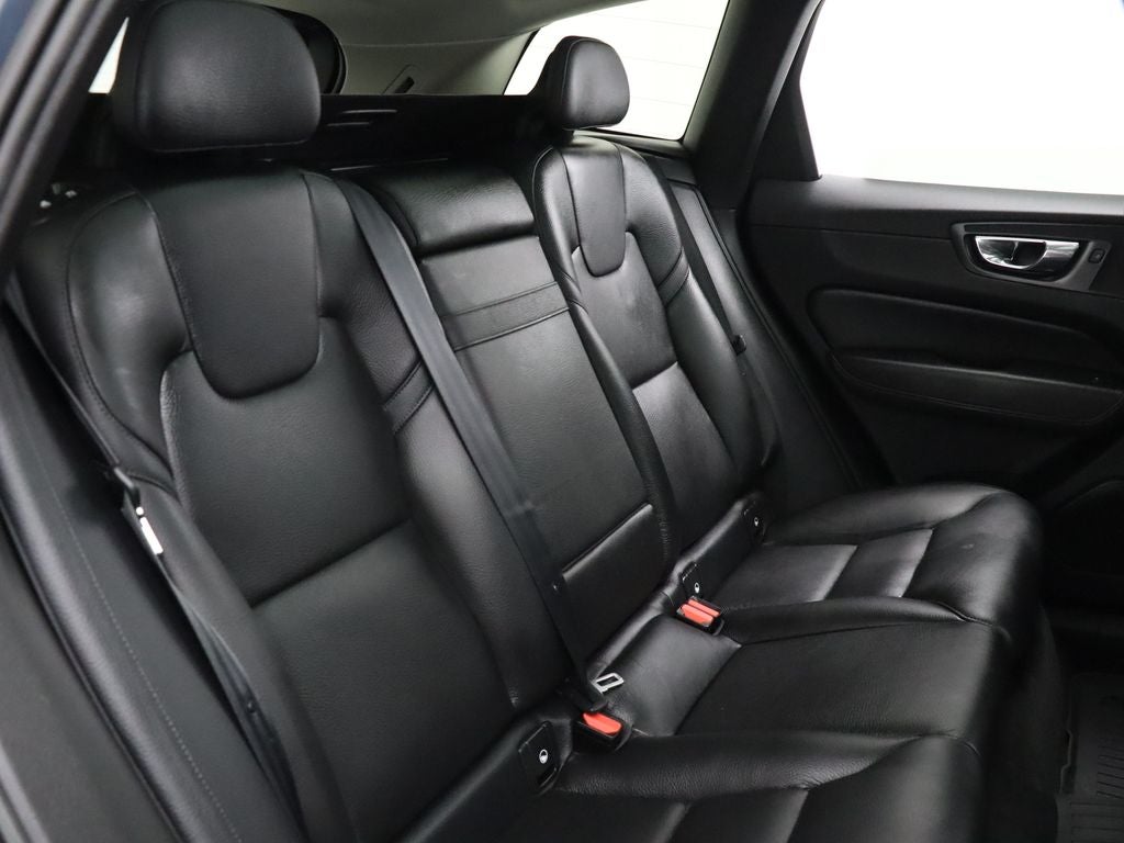 2018 Volvo XC60 T6 Momentum AWD Navigation