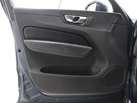 2018 Volvo XC60 T6 Momentum AWD Navigation