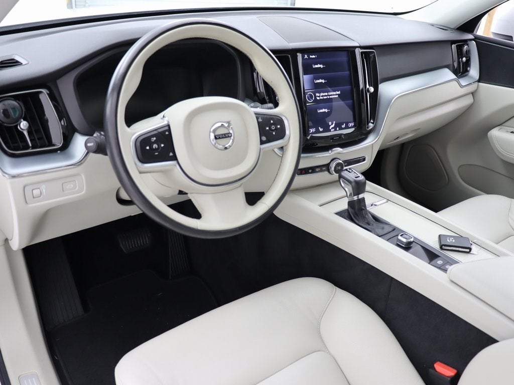 2018 Volvo XC60 T6 Momentum AWD Navigation