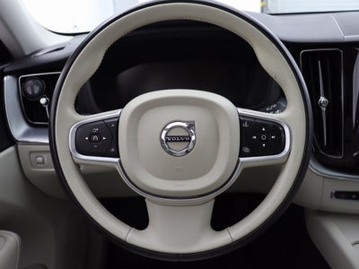 2018 Volvo XC60 T6 Momentum AWD Navigation