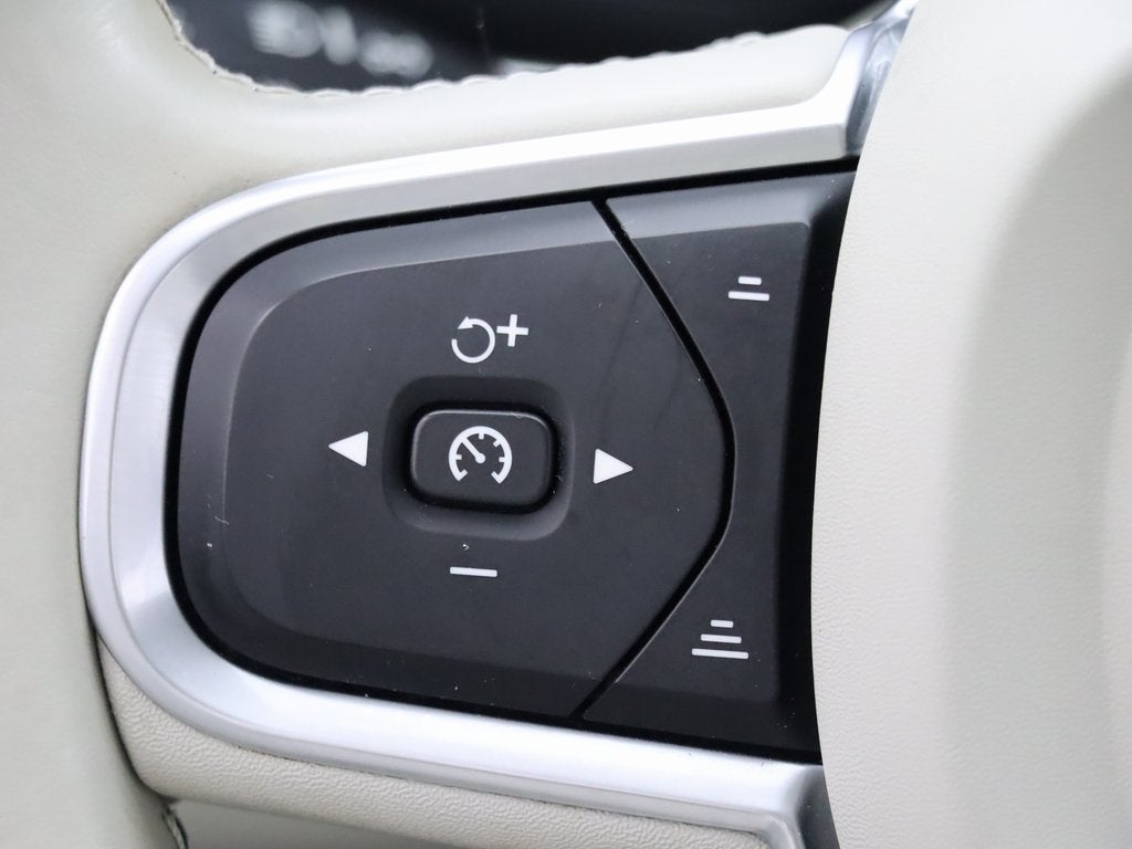 2018 Volvo XC60 T6 Momentum AWD Navigation