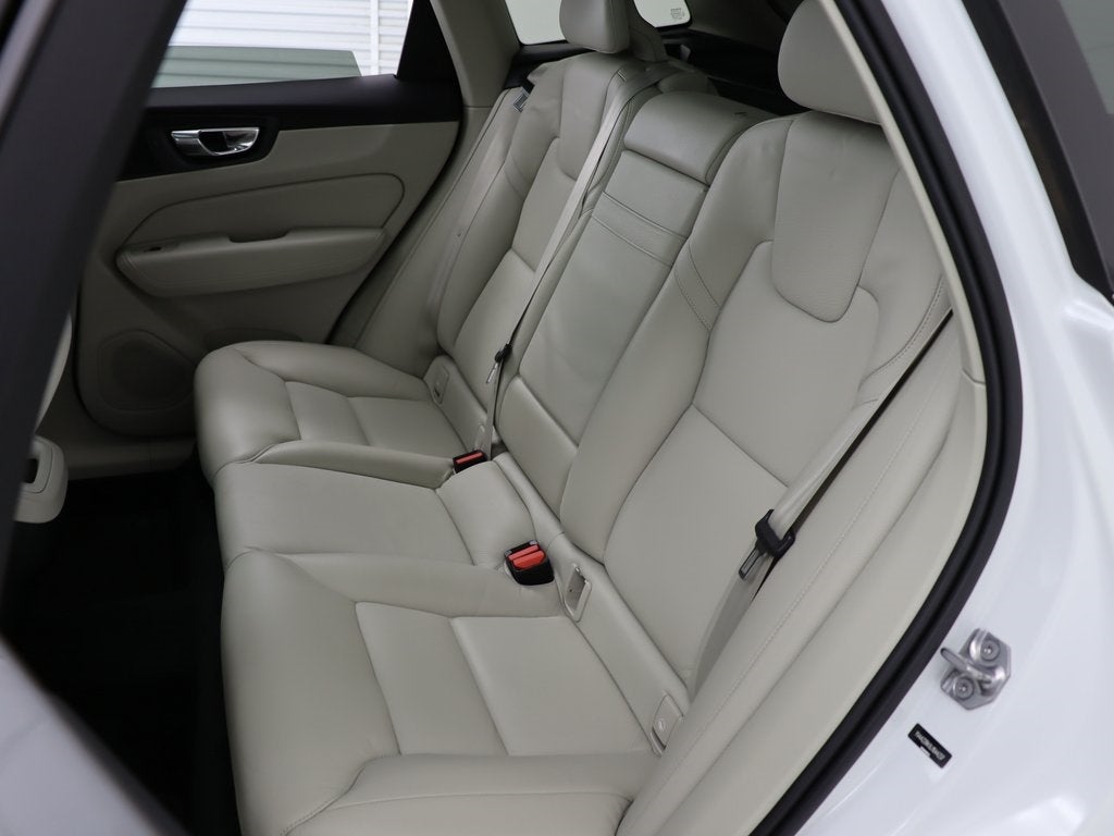 2018 Volvo XC60 T6 Momentum AWD Navigation