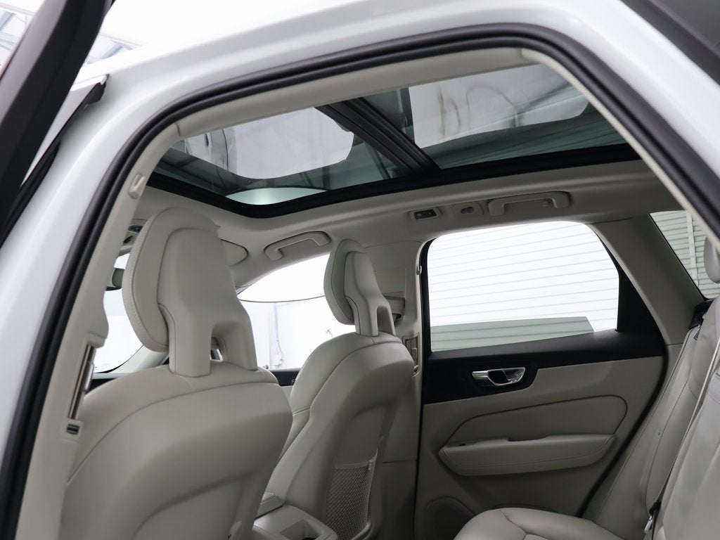 2018 Volvo XC60 T6 Momentum AWD Navigation