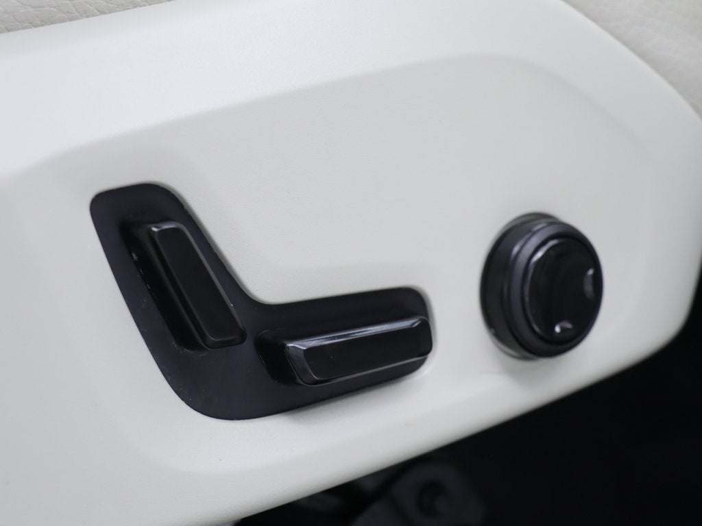 2018 Volvo XC60 T6 Momentum AWD Navigation