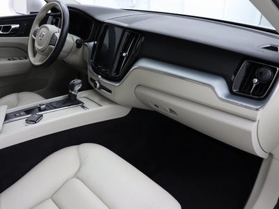 2018 Volvo XC60 T6 Momentum AWD Navigation