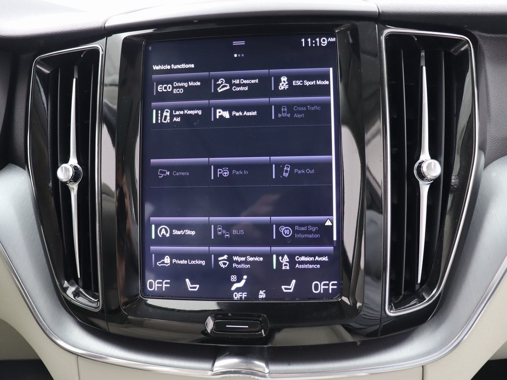 2018 Volvo XC60 T6 Momentum AWD Navigation