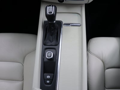 2018 Volvo XC60 T6 Momentum AWD Navigation