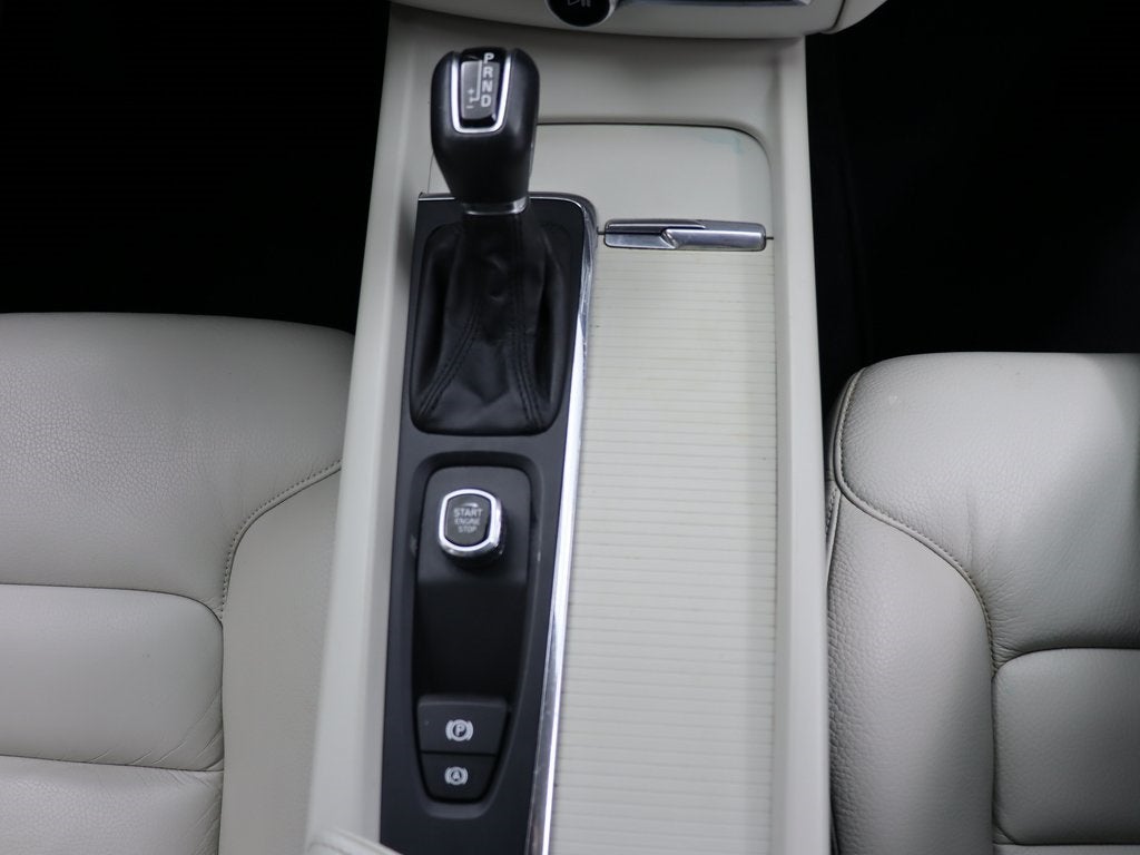 2018 Volvo XC60 T6 Momentum AWD Navigation