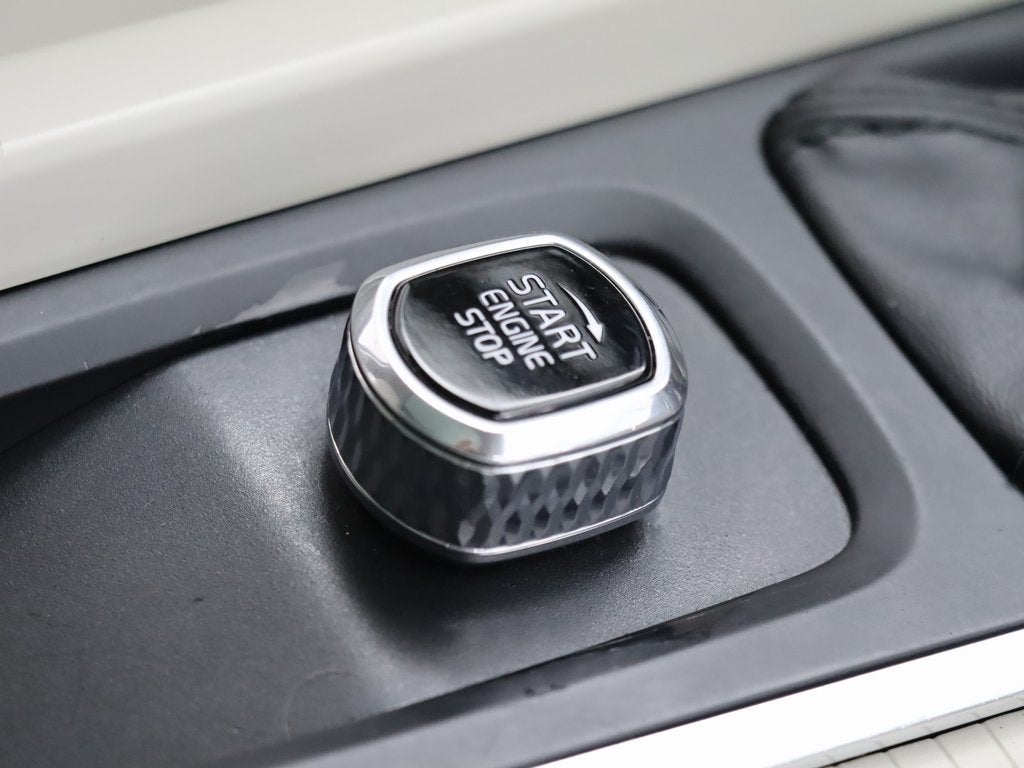 2018 Volvo XC60 T6 Momentum AWD Navigation