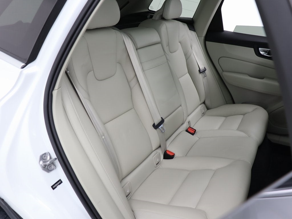 2018 Volvo XC60 T6 Momentum AWD Navigation