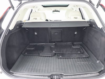 2018 Volvo XC60 T6 Momentum AWD Navigation