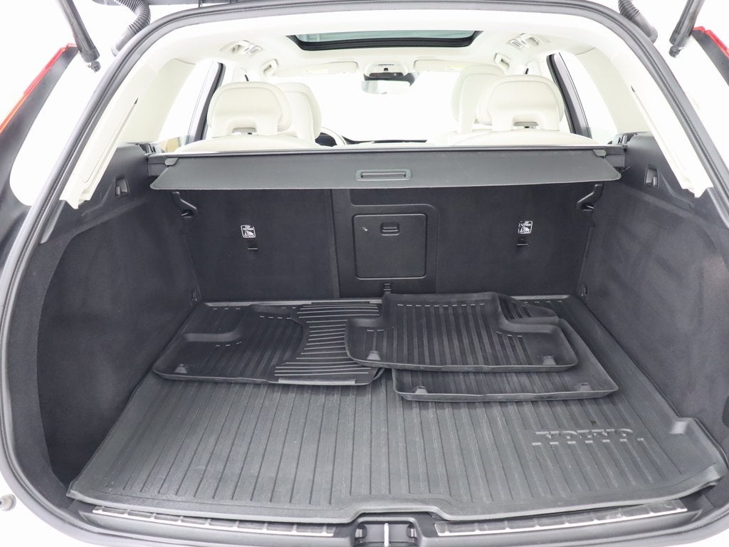 2018 Volvo XC60 T6 Momentum AWD Navigation