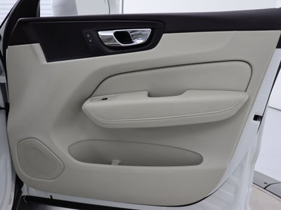 2018 Volvo XC60 T6 Momentum AWD Navigation