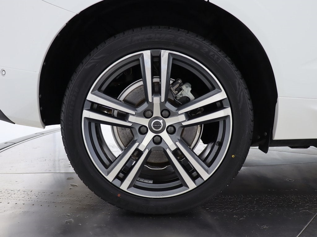2018 Volvo XC60 T6 Momentum AWD Navigation