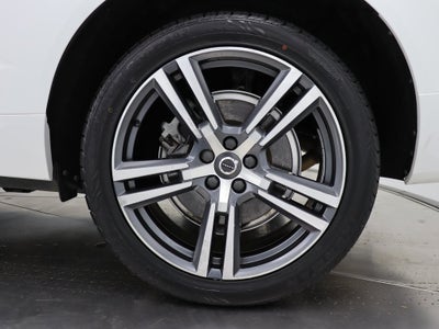 2018 Volvo XC60 T6 Momentum AWD Navigation