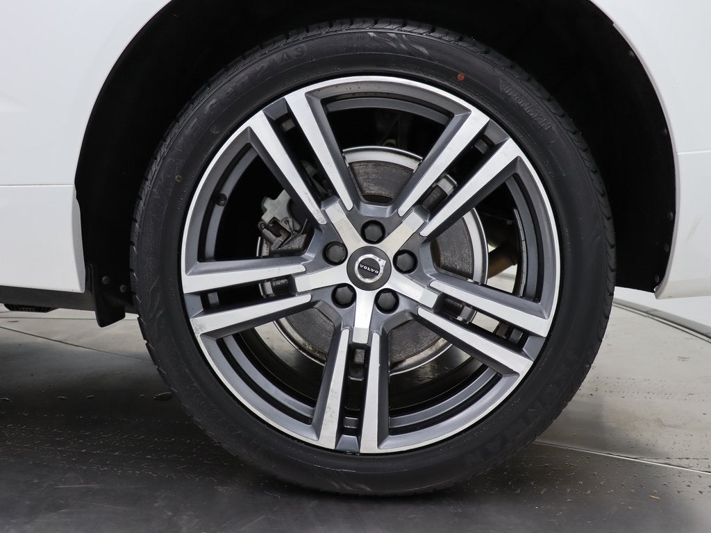 2018 Volvo XC60 T6 Momentum AWD Navigation