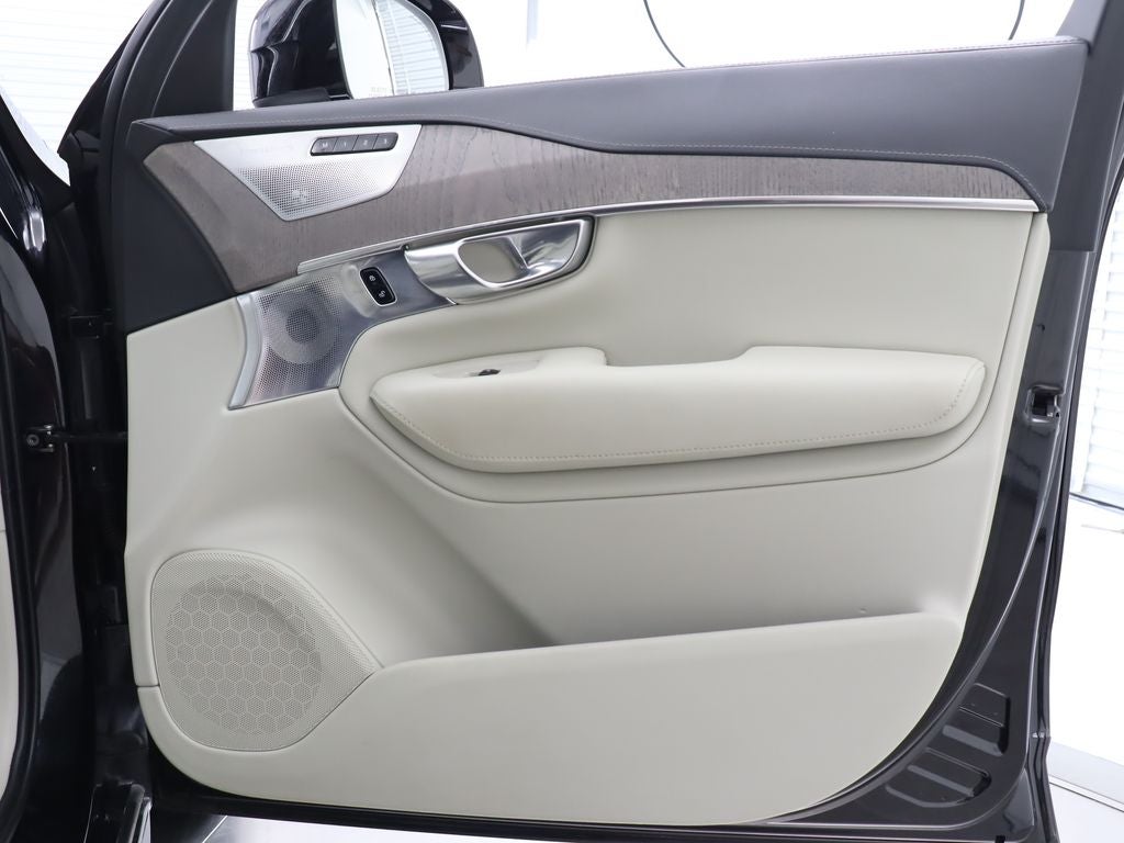 2021 Volvo XC90 Recharge Plug-In Hybrid T8 Inscription 7 Passenger